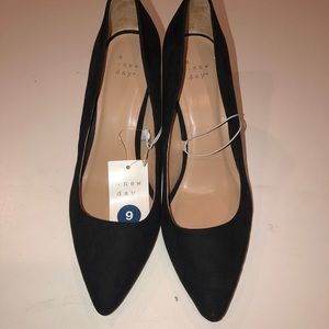 Women’s black velvet dress heels